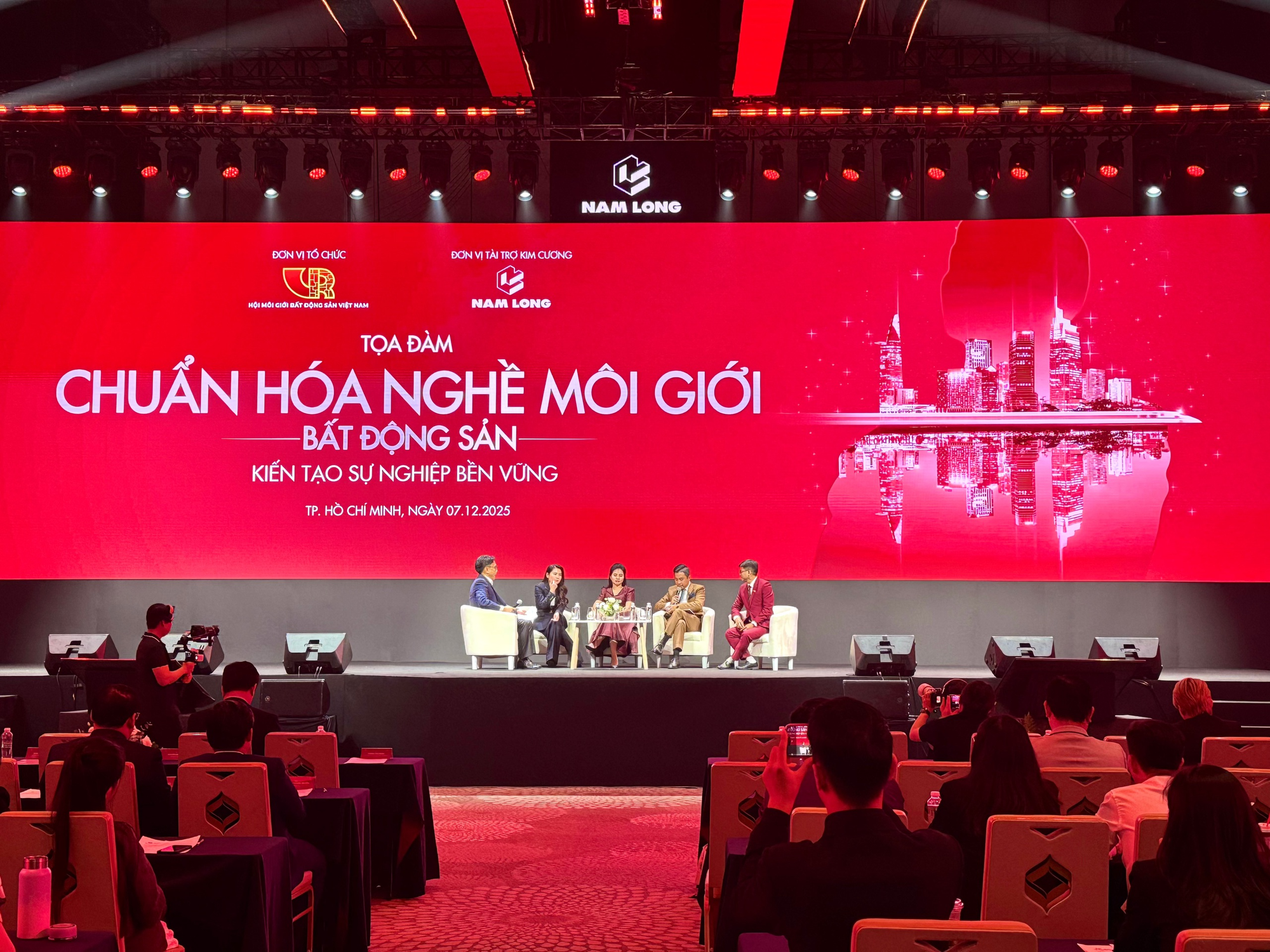 Gần 90% môi giới chưa có chứng chỉ hành nghề, VARS lên tiếng cảnh báo - Ảnh 1