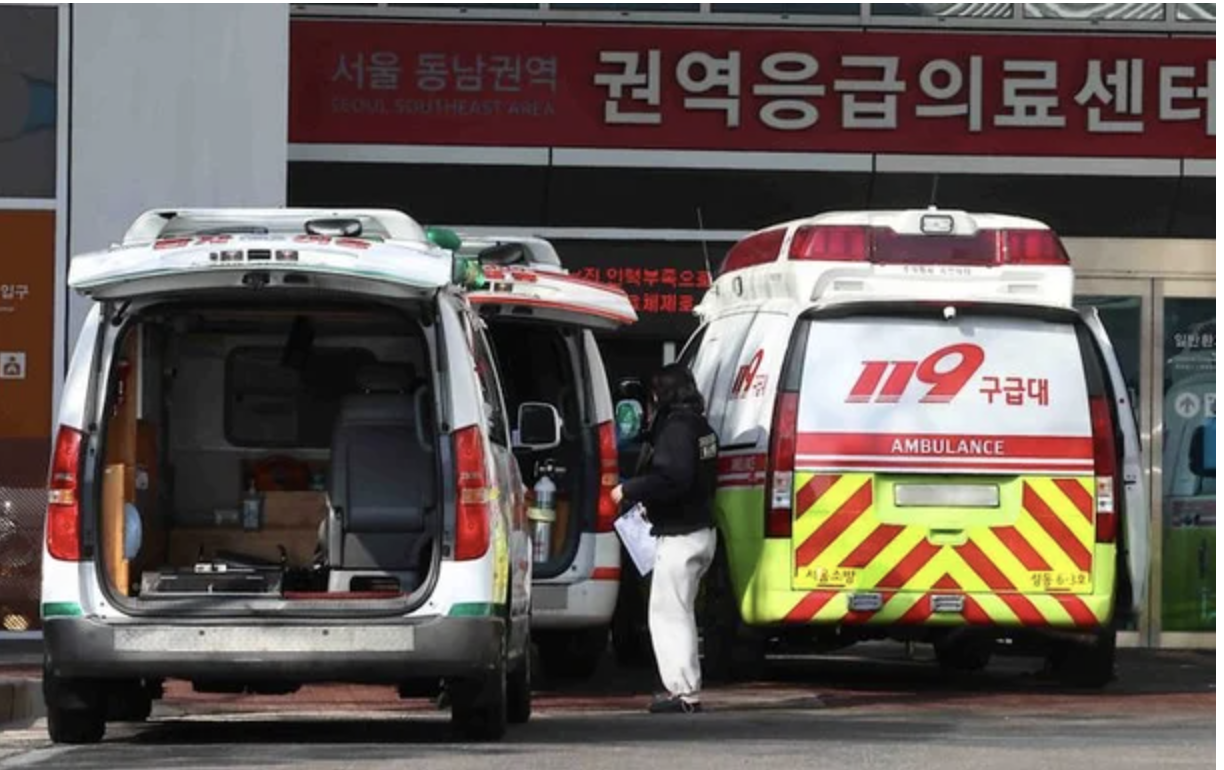 Hàn Quốc: Bị 12 bệnh viện từ chối, bé gái 10 tuổi ngừng tim giữa lúc chuyển viện - Ảnh 1