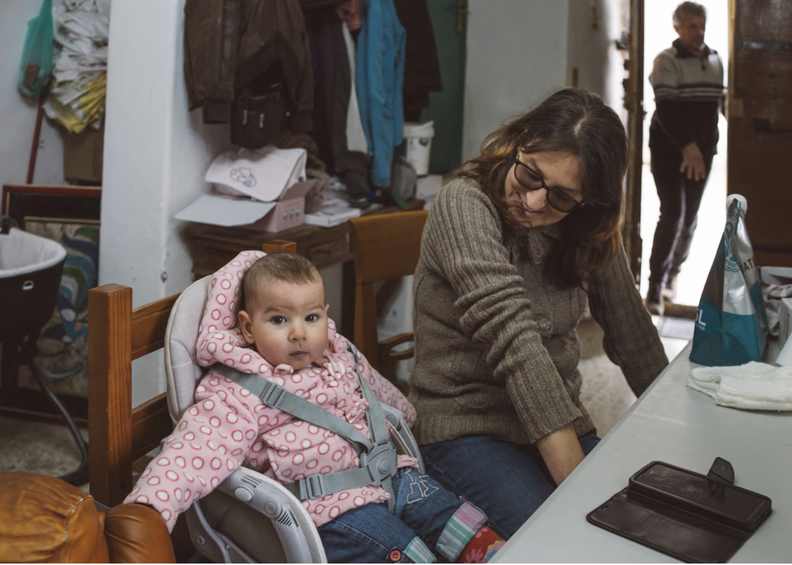 Ngôi làng ăn mừng sự ra đời của em bé đầu tiên sau 30 năm - Ảnh 4