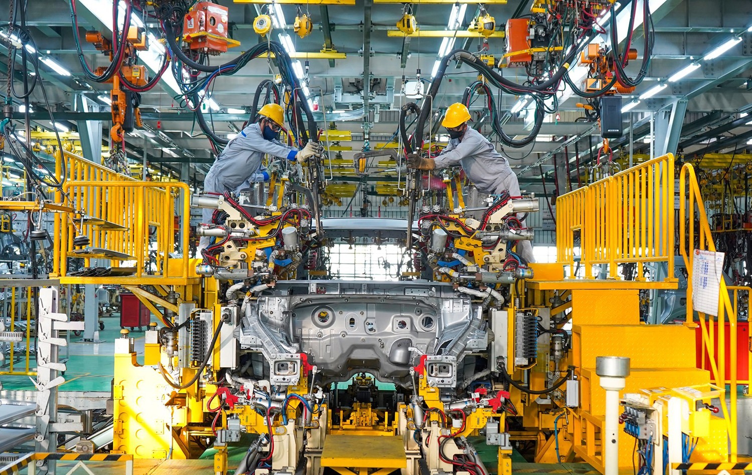 Việt Nam xác lập một kỷ lục, kinh tế đi ngược với thế giới - Ảnh 1