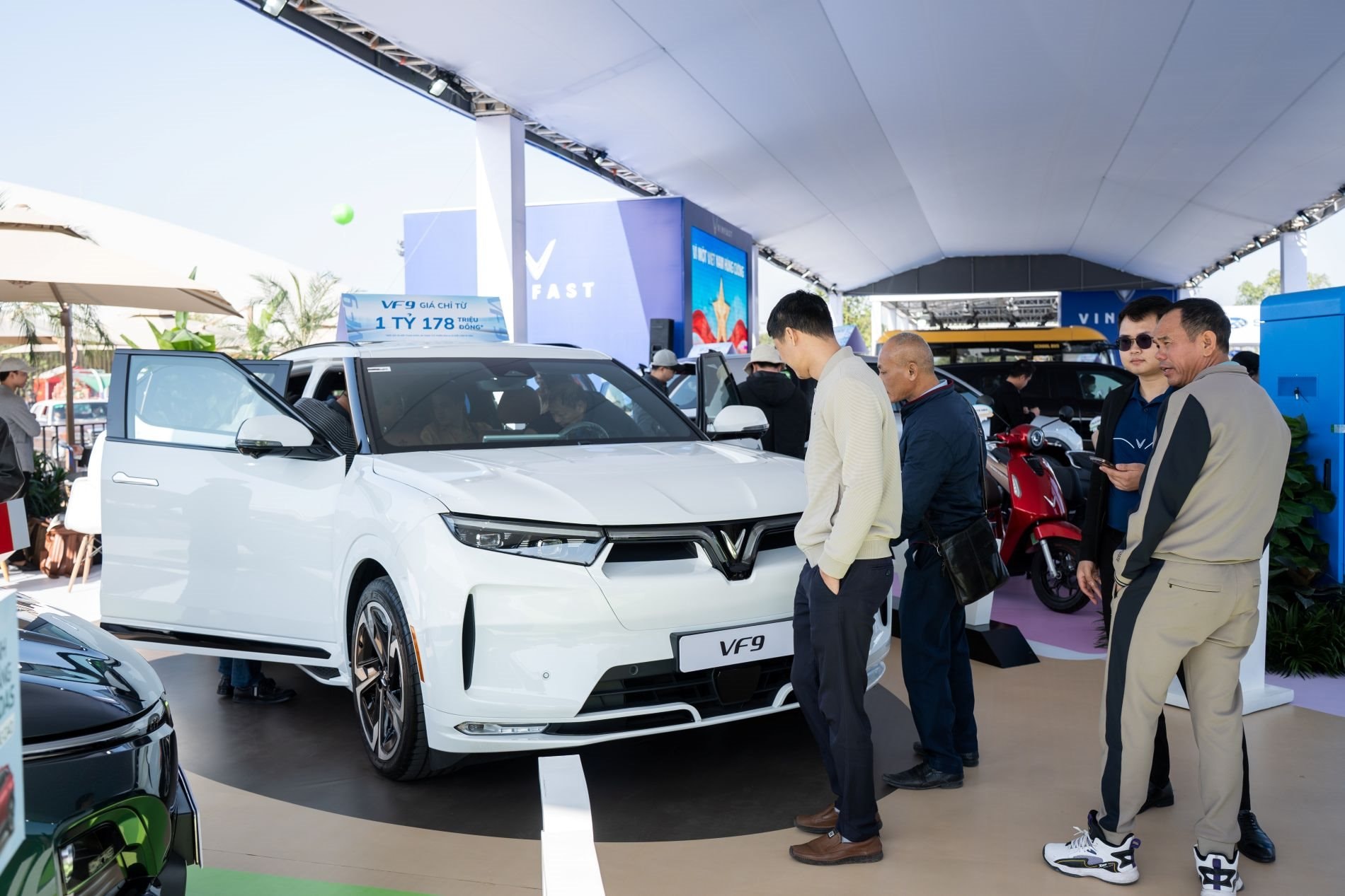 VinFast đưa toàn bộ dải xe điện đến Vietnam Mobility Show: Có cả EC Van, Minio Green, tặng voucher 20 triệu cho khách mua xe tại chỗ - Ảnh 3