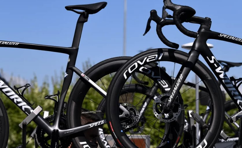 Nhận tin tố giác, cảnh sát lần theo chuỗi cung ứng triệt phá đường dây sản xuất hàng giả lớn nhất ngành xe đạp: Thu giữ lượng lớn khung, bánh xe, ghi đông giả, tổng trị giá hơn 42 tỷ đồng - Ảnh 1