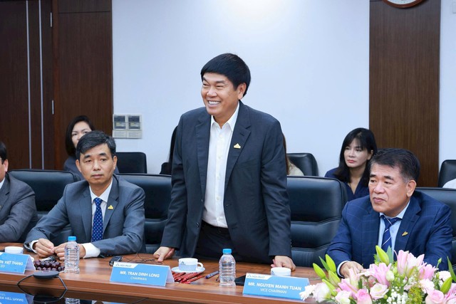 Dấu ấn 2025: Ông Phạm Nhật Vượng chi 28.000 tỷ để VinFast ‘không có kế hoạch B’, ông Trần Đình Long tung tiếp ‘quả đấm thép’, ông Nguyễn Đức Tài xong nhiệm vụ - Ảnh 8