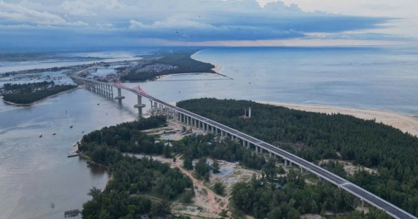 Chính thức: Hoàn thành công trình cấp đặc biệt - cầu vượt cửa biển nghìn tỷ dài nhất miền Trung