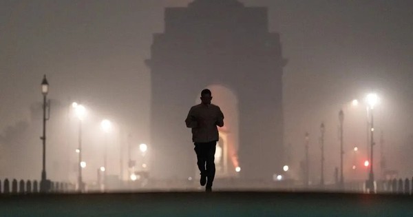 Thủ đô của nền kinh tế hơn 4.000 tỷ USD mờ đặc trong sương mù ô nhiễm: Hơn 30 triệu dân đau đầu, cay mắt vì bụi mịn cao gấp 20 lần mức an toàn, trường học đóng cửa, ca bệnh hô hấp tăng vọt