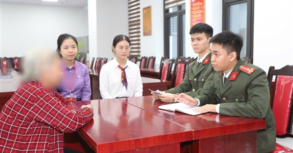 Bắc Ninh: Cụ bà đến ngân hàng chuyển 450 triệu đồng sau 2 tuần liên tục bị kẻ lừa đảo gọi điện đe dọa – Nhân viên TPBank thấy bất thường, lập tức báo công an