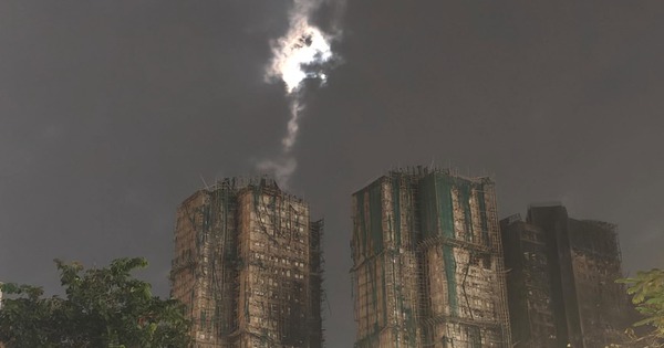 Ánh sáng lạ xuất hiện tại khu chung cư bị cháy tại Hong Kong (Trung Quốc) đúng 1 tuần sau thảm kịch