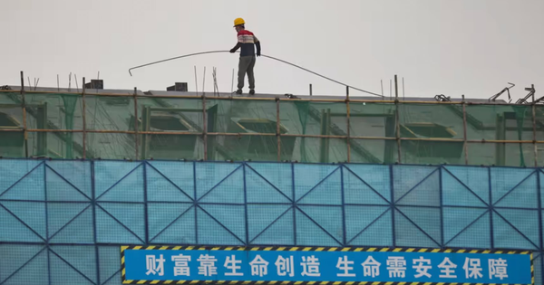 Đằng sau mục tiêu tăng trưởng GDP 5% là các địa phương nợ gần 19 nghìn tỷ USD: Chuyện gì đang xảy ra ở nền kinh tế lớn thứ 2 thế giới?