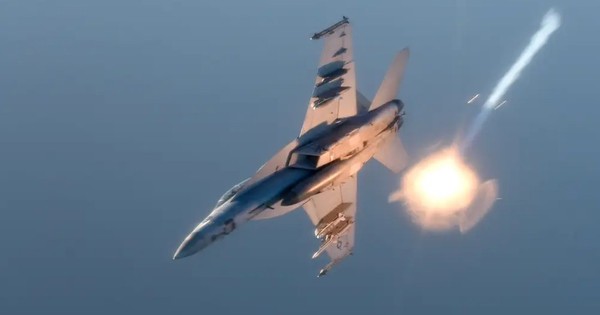 Kinh hoàng Biển Đỏ: Tàu chiến Mỹ khai hỏa tiêu diệt... chiến đấu cơ Mỹ - suýt gây thảm họa kép