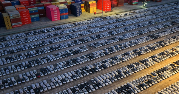 Trung Quốc khiến thế giới 'chao đảo'