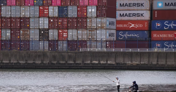 Lần đầu tiên trong lịch sử, thặng dư thương mại của Trung Quốc vượt 1 nghìn tỷ USD nhờ dịch chuyển dòng hàng từ Mỹ sang ĐNÁ, Châu Âu