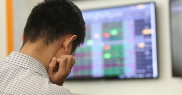 VN-Index tiến sát đỉnh lịch sử nhưng phần lớn cổ phiếu đang "dậm chân" ở vùng 1.580 – 1.600 điểm, CTCK chỉ ra điểm đáng lưu ý