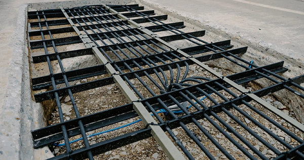 Phát minh có thể thay đổi tương lai ngành vận tải: xe điện vừa sạc vừa đi ở tốc độ 105 km/h, hệ thống pin nằm sâu dưới mặt đường cao tốc