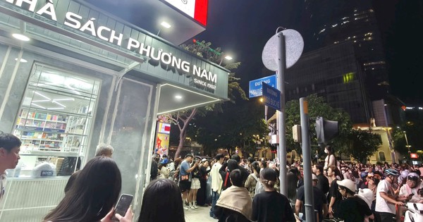 Lần đầu tiên có nhà sách 'không ngủ' trên đất vàng Nguyễn Huệ