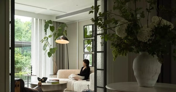 Ngôi nhà rộng 400m2 với tông ngọc trai và vani