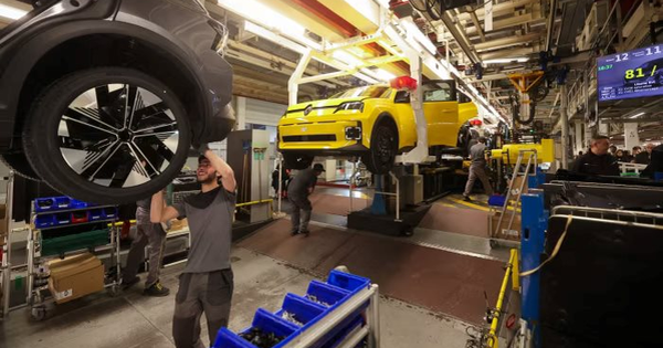 CEO Ford thốt lên: 'Chúng tôi đang trong cuộc chiến sinh tử', đưa ra quyết định lịch sử nhằm cạnh tranh với đối thủ Trung Quốc