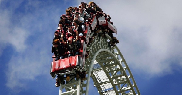 Chấm dứt tháng tăng phi mã "trần cứng" 14 phiên liên tiếp, một cổ phiếu "phi" từ trần xuống sàn, Chủ tịch HĐQT đăng ký thoái vốn ngay đỉnh