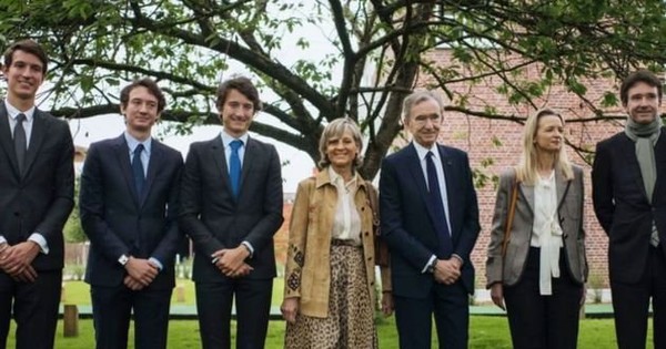 5 cậu ấm, cô chiêu nhà tỷ phú Bernard Arnault: Chịu đào tạo như quân đội để kế nghiệp đế chế LVMH, bữa trưa cũng là nơi cha 'kiểm tra bài cũ'