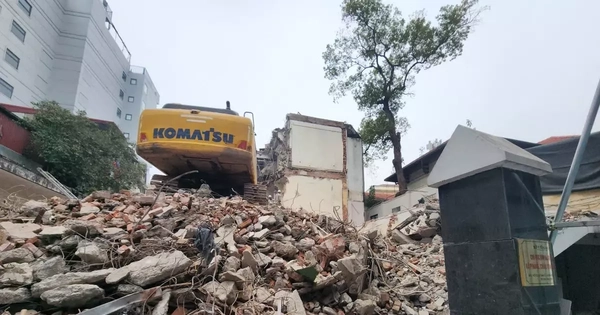 Bắt đầu phá dỡ các công trình để phục vụ dự án quanh hồ Hoàn Kiếm