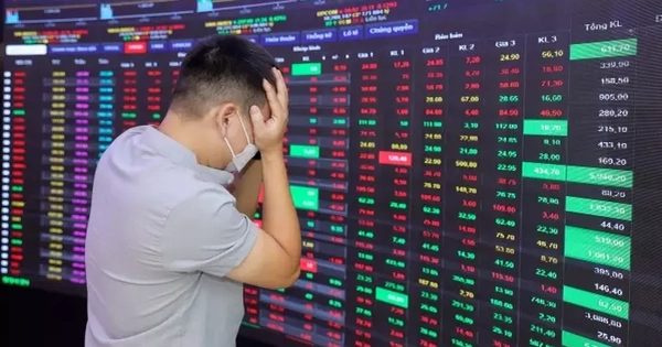 Chứng khoán trượt mạnh