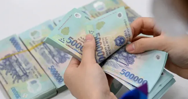 Chạy nước rút cuối năm, doanh nghiệp tính toán thưởng Tết