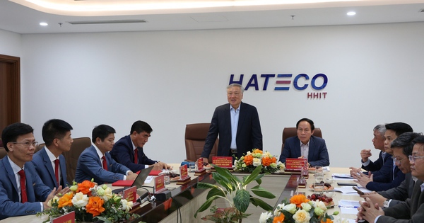 Phó Thủ tướng Thường trực Nguyễn Hòa Bình thăm Công ty VinFast và Cảng container Quốc tế Hateco Hải Phòng