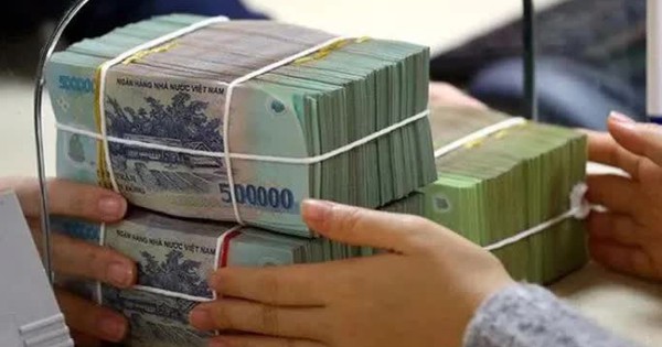 Lãi suất nhích tăng trong cao điểm cuối năm