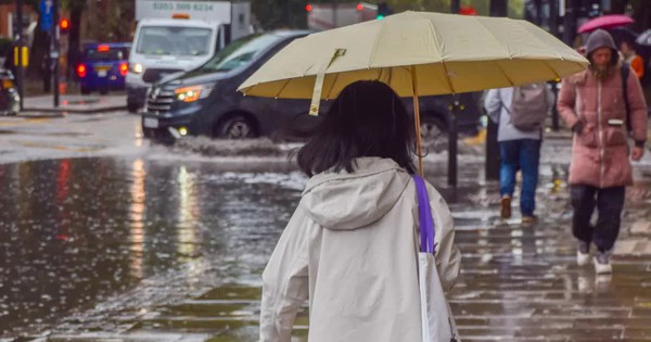 Anh ban hành cảnh báo “nguy hiểm đến tính mạng” do mưa lớn gây lũ lụt