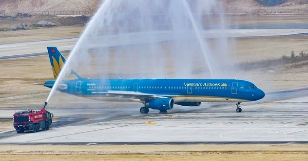 Thời khắc lịch sử: Siêu máy bay vừa 'xông đất' sân bay 16 tỷ USD của Việt Nam