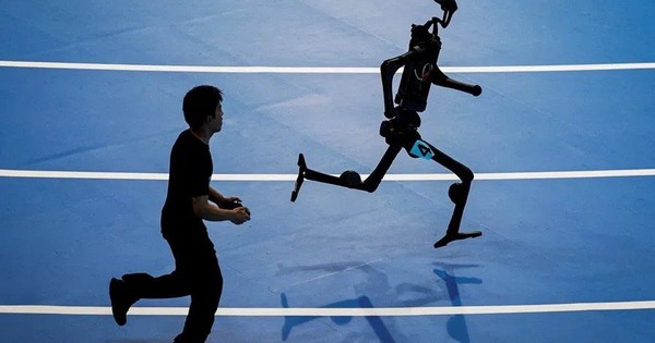 Robot hình người Trung Quốc thiếu ứng dụng thực tế: Liệu một bong bóng tương tự xe điện có lặp lại?