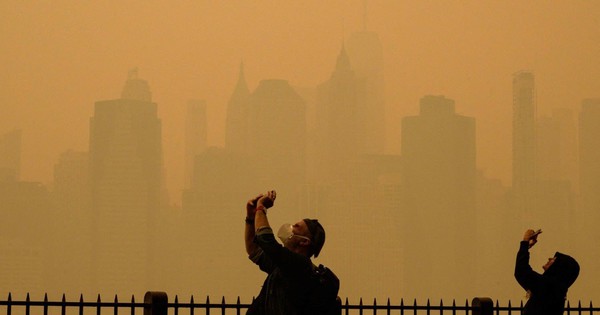 Dân phương Tây "coi thường tính mạng" hay sao mà chẳng bao giờ xem chỉ số ô nhiễm không khí như người châu Á?