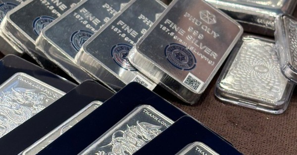 Giá bạc vượt mốc 68 triệu đồng/kg
