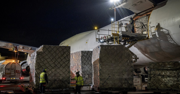 Châu Âu hứng cơn lũ 'hàng thừa'