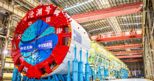 Chiêm ngưỡng "quái vật đào đất" có đường kính lớn nhất thế giới đạt "cột mốc 10.000m"