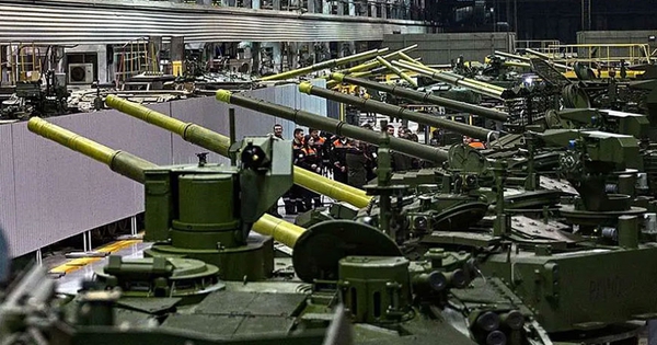 Mỹ bất ngờ dỡ bỏ lệnh trừng phạt các công ty cung cấp thiết bị quân sự cho Nga