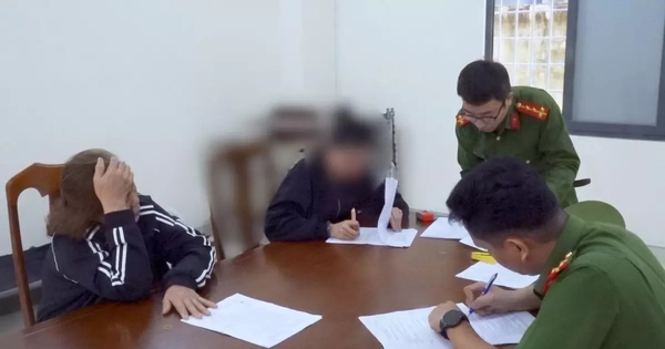 Vận chuyển trái phép hơn 2,3kg vàng, 32 điện thoại iPhone từ Hàn Quốc về Việt Nam