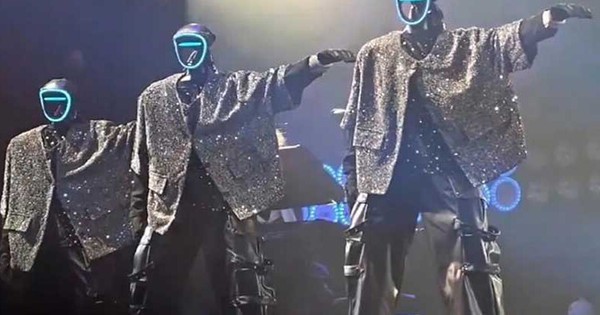 Choáng ngợp trước dàn vũ công robot Trung Quốc: Nhảy như người thật, được Elon Musk khen ngợi hết lời