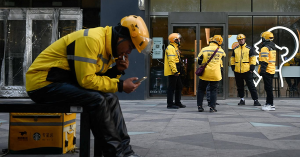 Phận đời 12 triệu shipper: Làm 14 tiếng/ngày nhưng chỉ đủ sống, đi giao đồ nhưng phải đánh cuộc sức khỏe và phẩm giá