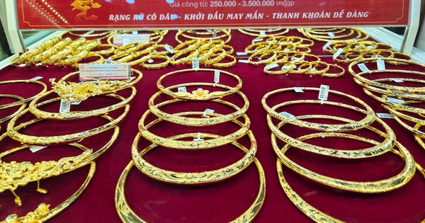 Chiều 24/12: Giá vàng trong nước bất ngờ quay đầu giảm