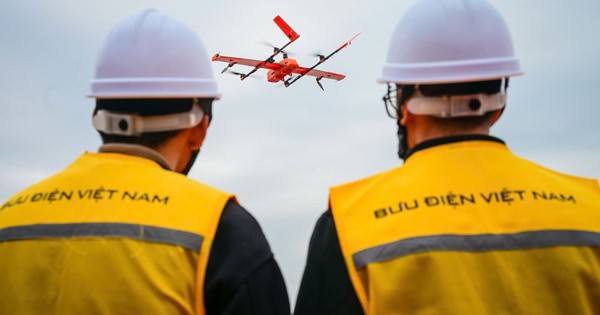 Việt Nam lần đầu tiên dùng UAV vận chuyển mẫu xét nghiệm y tế, sếp Vietnam Post khẳng định: Không phải để diễn