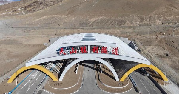 Khoan xuyên núi hơn 22 km, Trung Quốc sắp thông xe đường hầm cao tốc dài nhất thế giới