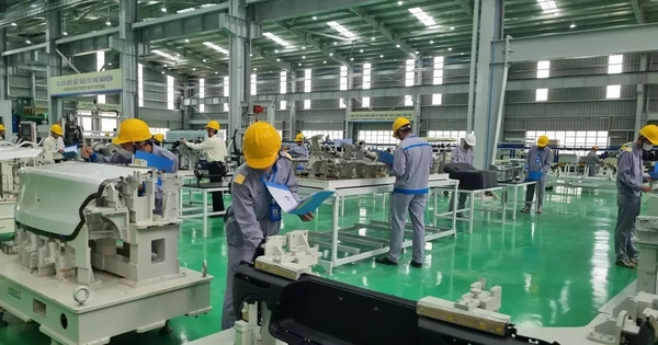 Nghỉ Tết Dương lịch 4 ngày, thưởng 140 triệu đồng/người