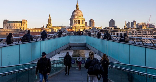 Nguyên do người Anh ngày càng nghèo đi?