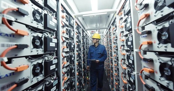 Muốn hạ Trung Quốc nhưng chính "vũ khí" đang dùng lại là của Trung Quốc sản xuất: Một quốc gia bất lực