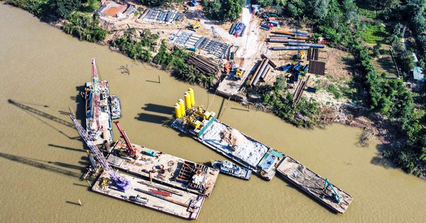 Cận cảnh công trường thi công cầu Trần Hưng Đạo 6 làn xe bắc qua sông Hồng