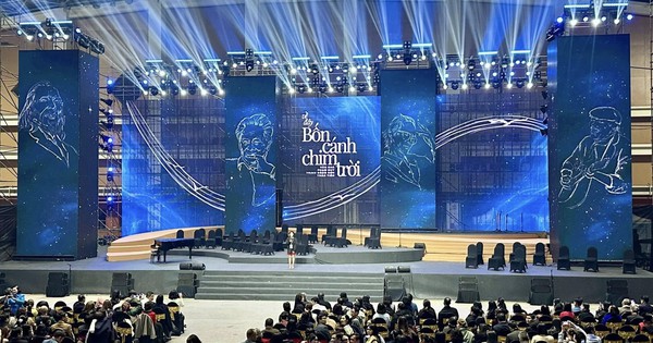 Show diễn "Về Đây Bốn Cánh Chim Trời" hoãn đột ngột sát giờ chót khiến khán giả bức xúc: Công ty nào đứng sau?