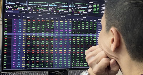 Chứng khoán ngày cuối năm 2025: Gần 3,9 tỷ cổ phiếu VIC về tài khoản, hệ sinh thái FLC chính thức rời sàn