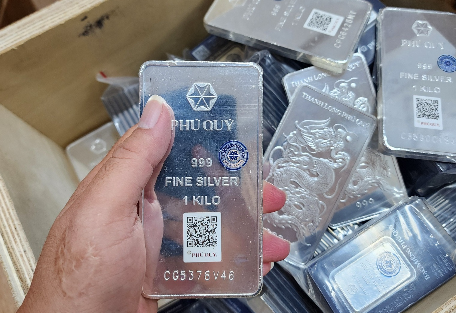 Loạn giá bạc 'sang tay' - Ảnh 2