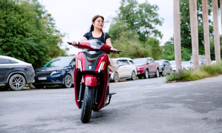 Xe máy điện giá 25 triệu đồng khiến Honda SH "bất ngờ" vì ngoại hình như 2 giọt nước, đã về đại lý - Ảnh 1