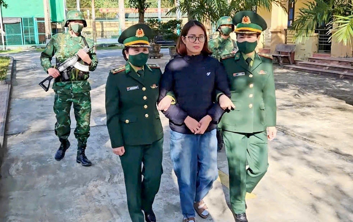 Người phụ nữ cất giấu vàng trong tất để đưa về Việt Nam - Ảnh 1